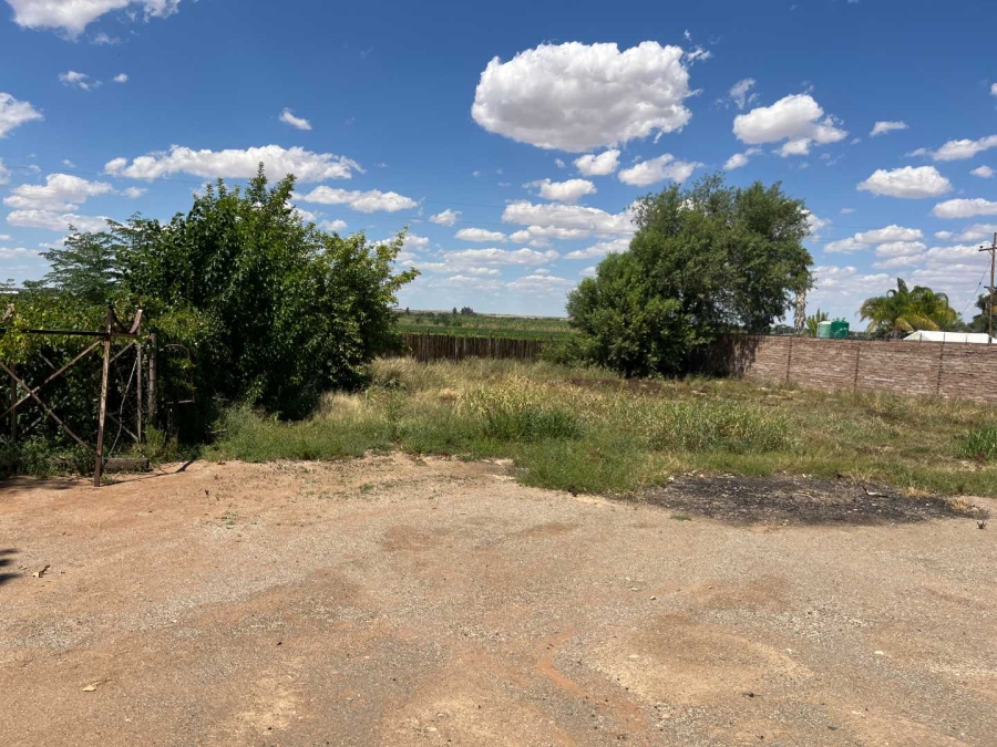 3 Bedroom Property for Sale in Kanoneiland Northern Cape